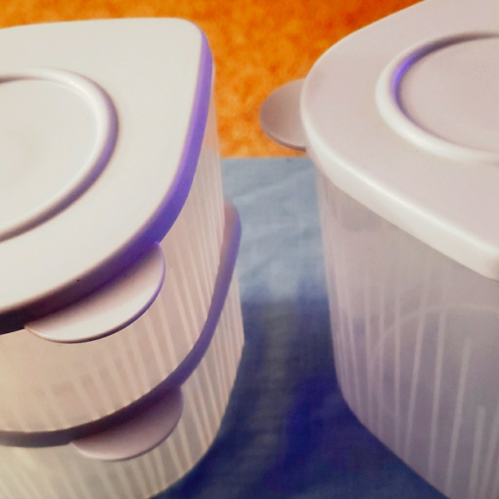 **BRAND NEW** TUPPERWARES FRESH-N-COOL THREE CONTAINER SET.